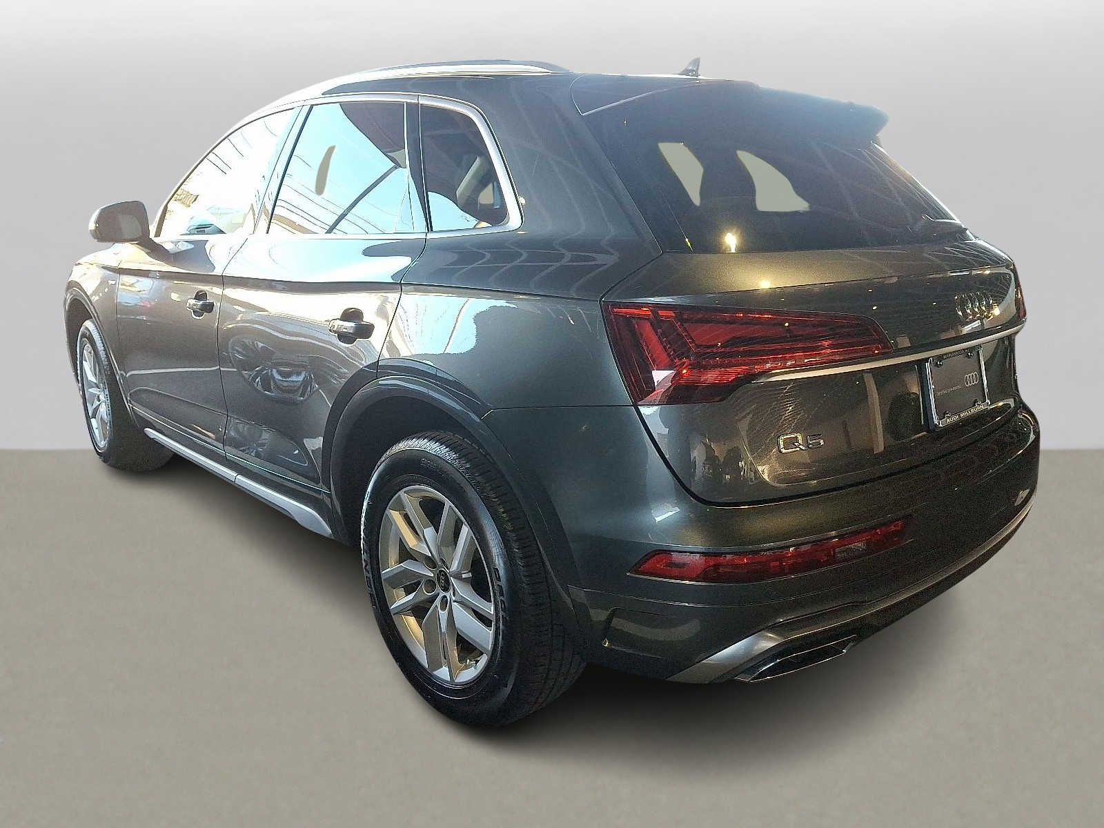 Thumbnail: 2023 Audi Q5 - 4