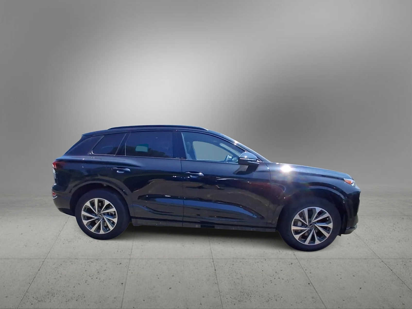 Thumbnail: 2025 Audi Q6 e-tron - 9