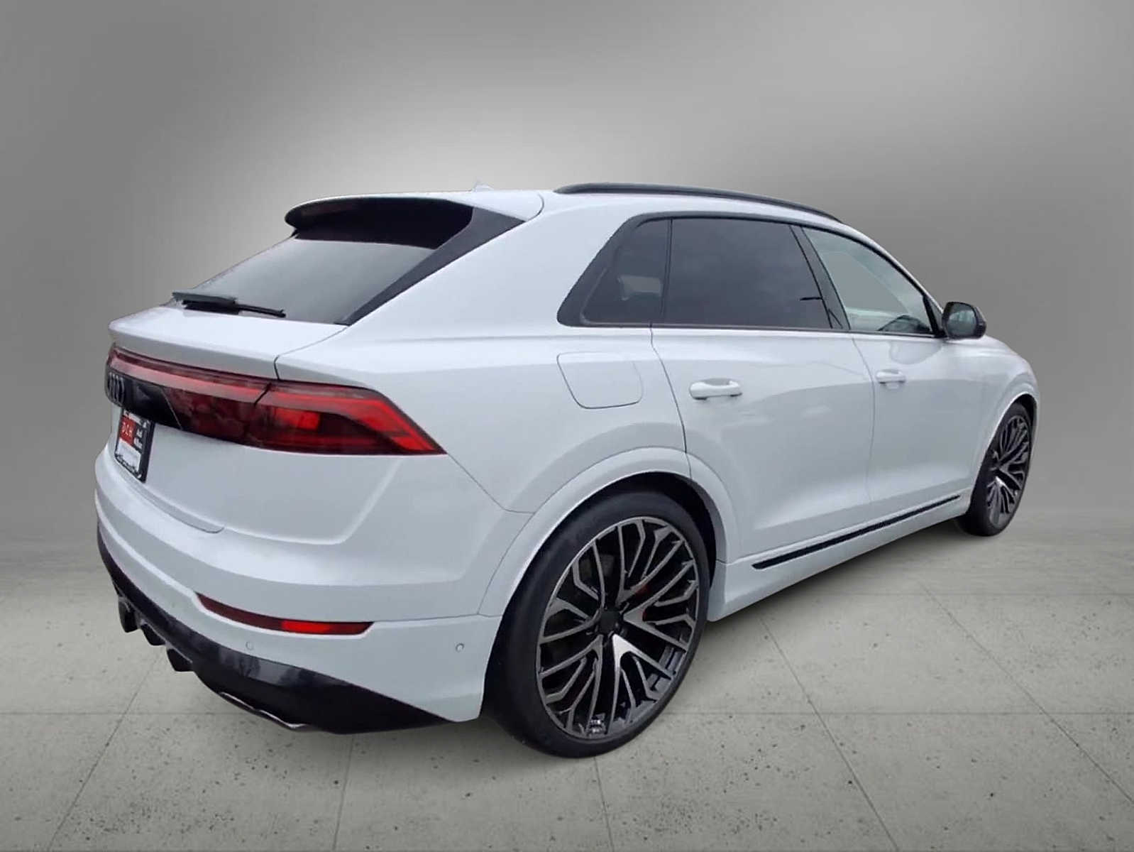 Thumbnail: 2026 Audi SQ8 - 8