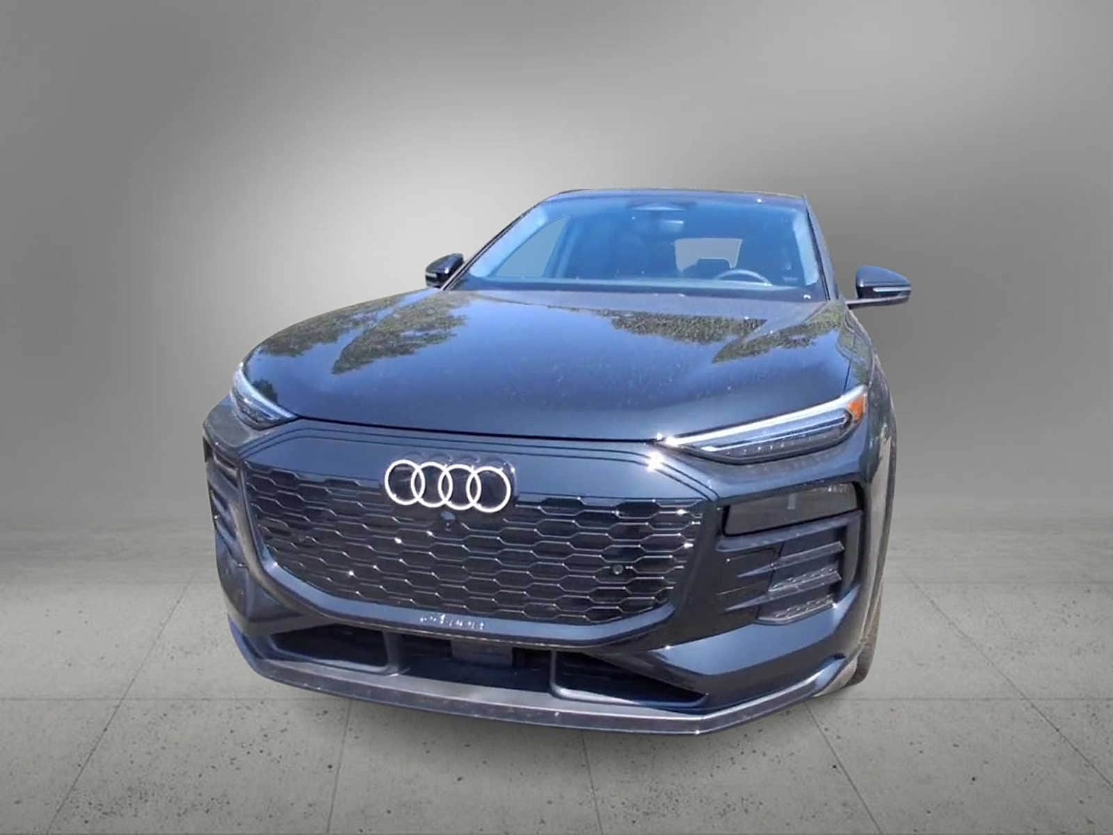 Thumbnail: 2025 Audi Q6 e-tron - 3