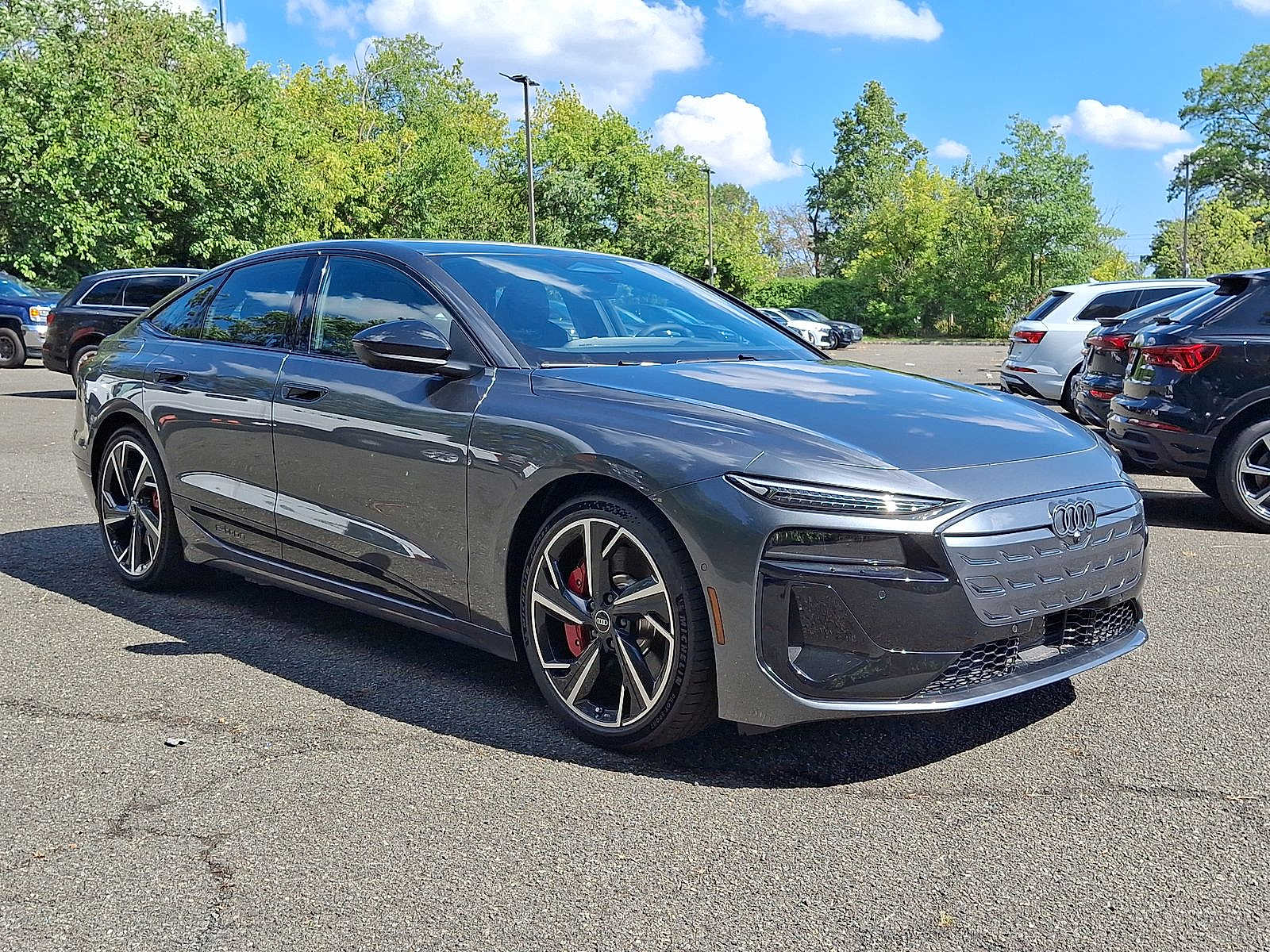 Thumbnail: 2025 Audi e-tron S - 10