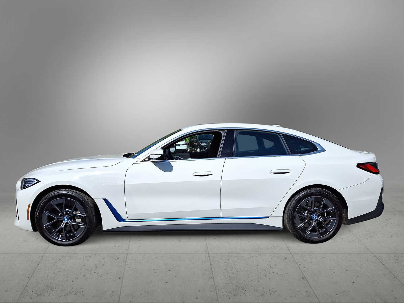 Thumbnail: 2023 BMW i4 - 4