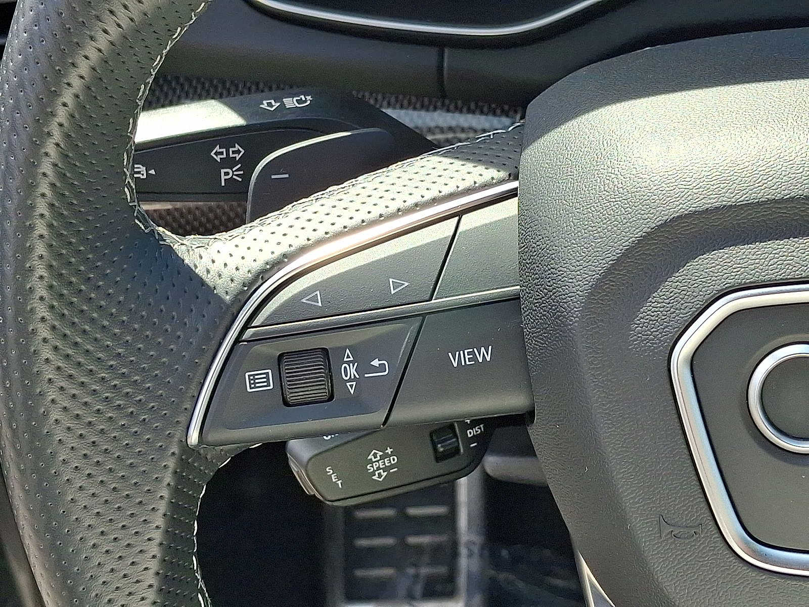 Thumbnail: 2023 Audi SQ5 - 17