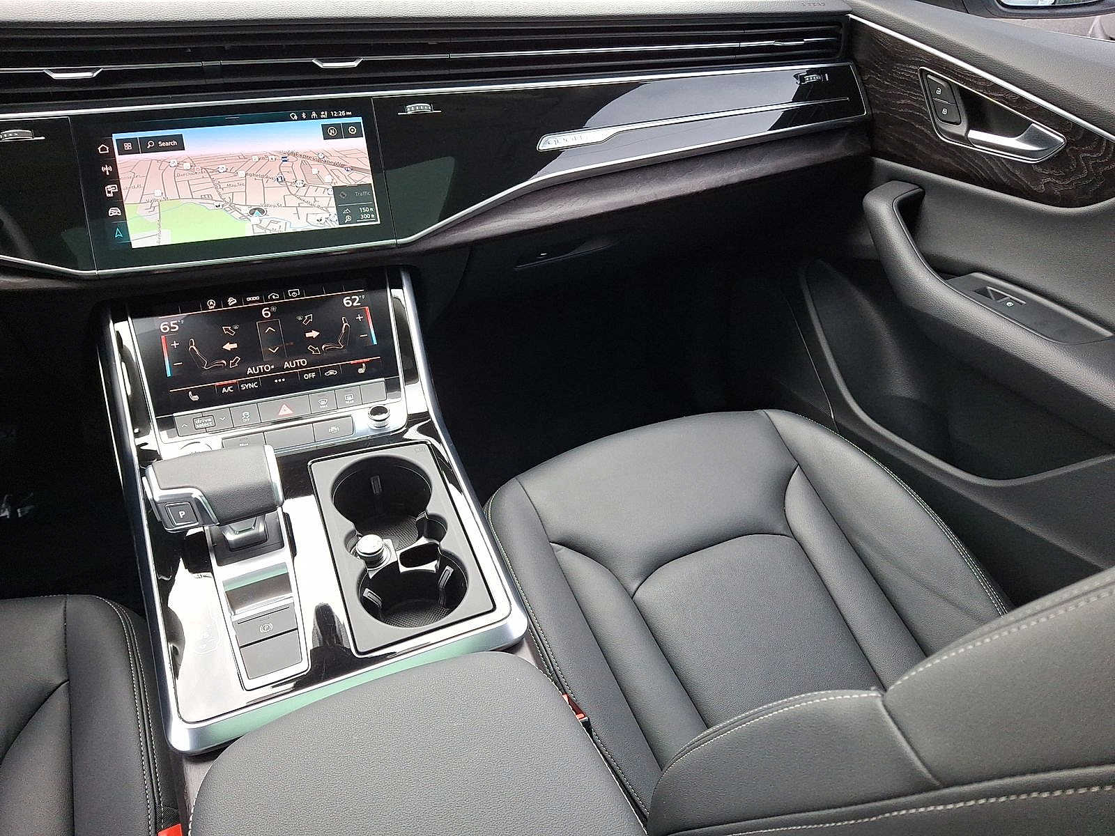 Thumbnail: 2023 Audi Q8 - 10
