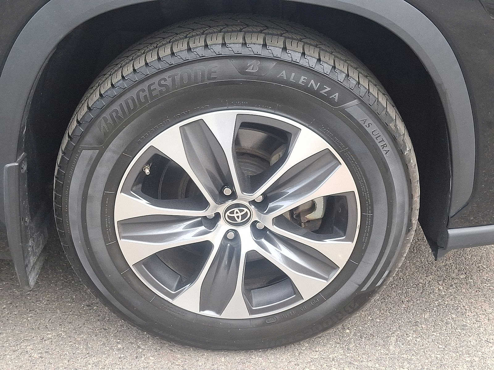 Thumbnail: 2022 Toyota Highlander - 25