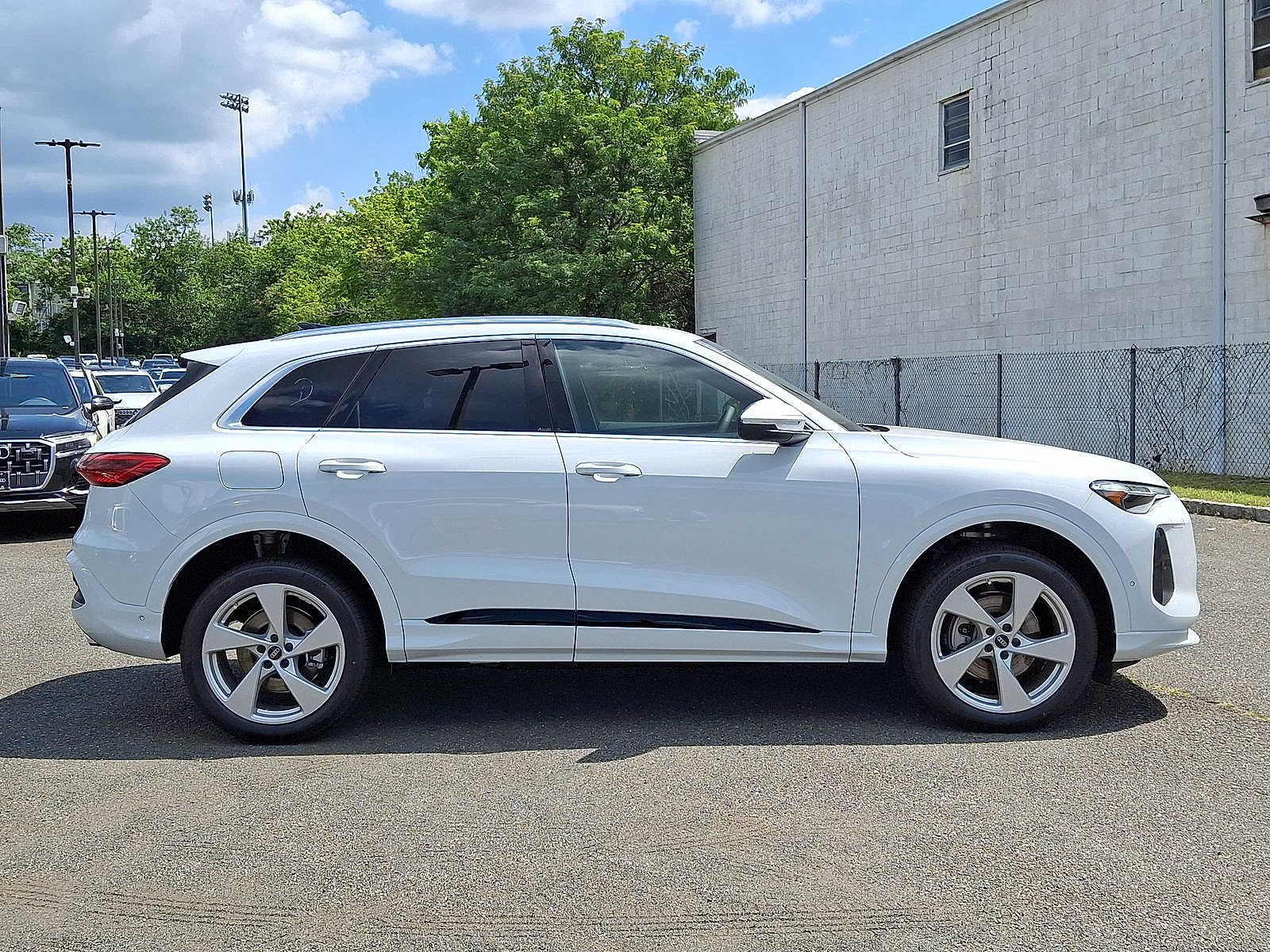 Thumbnail: 2025 Audi Q5 - 23