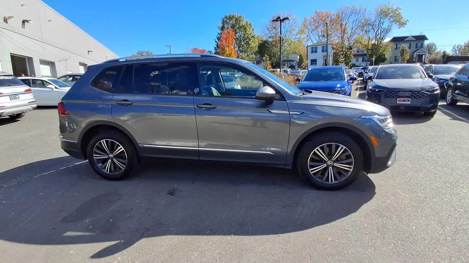 Thumbnail: 2024 Volkswagen Tiguan - 9