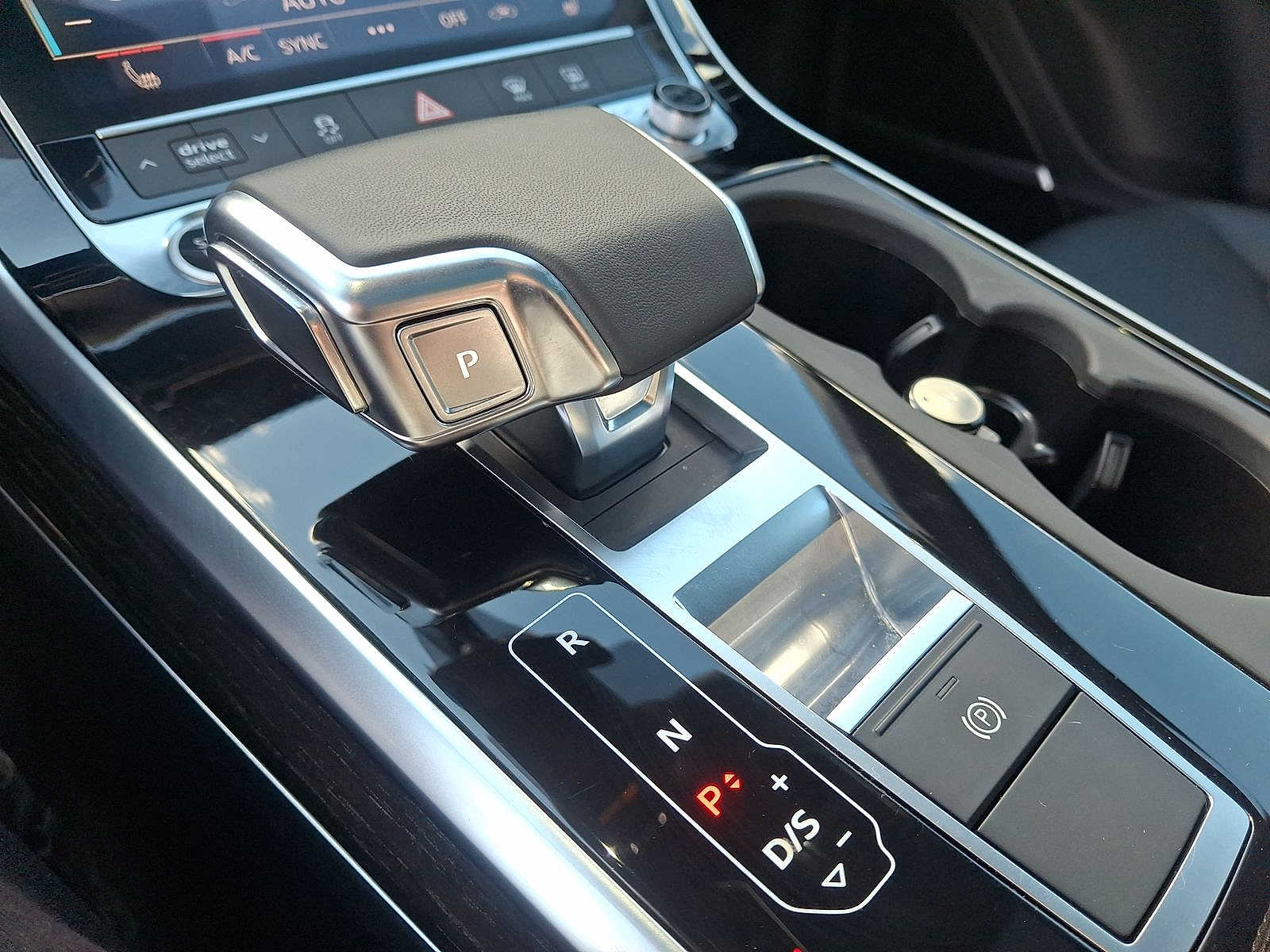 Thumbnail: 2025 Audi Q7 - 12