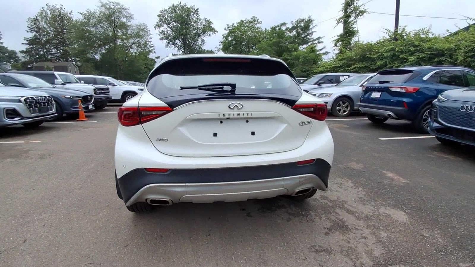 Thumbnail: 2017 INFINITI QX30 - 7