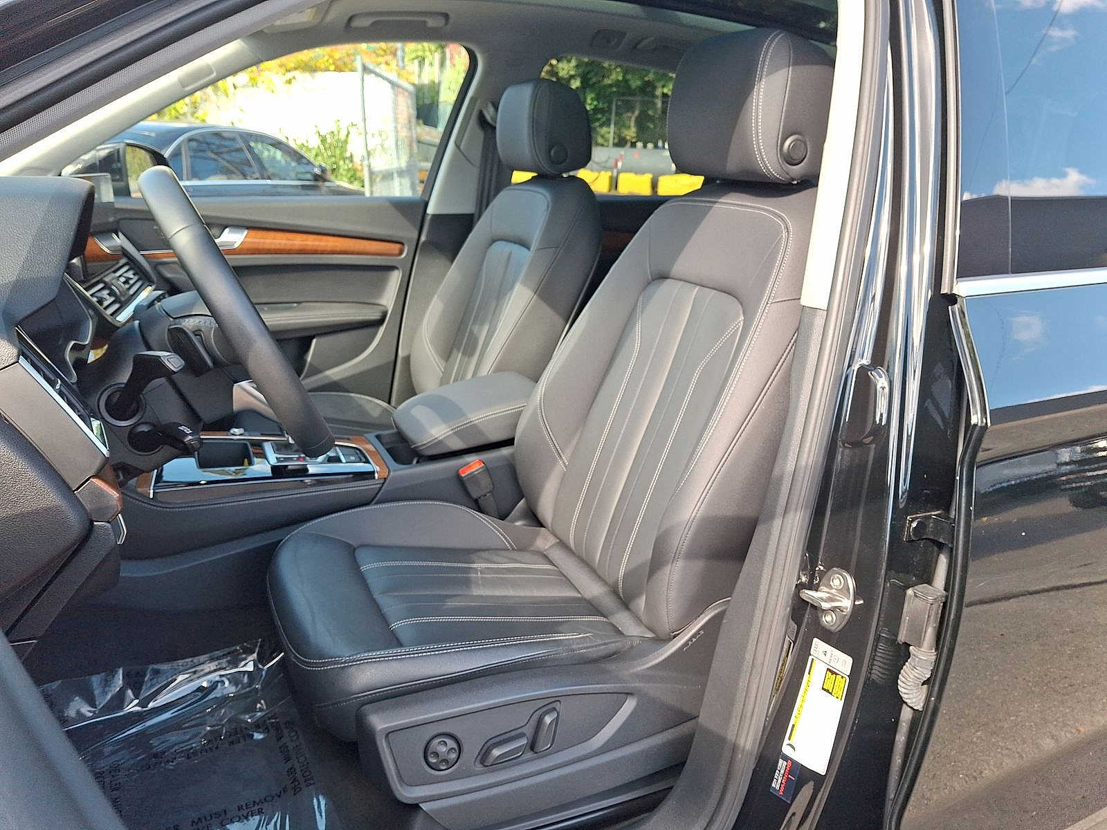 Thumbnail: 2023 Audi Q5 - 11