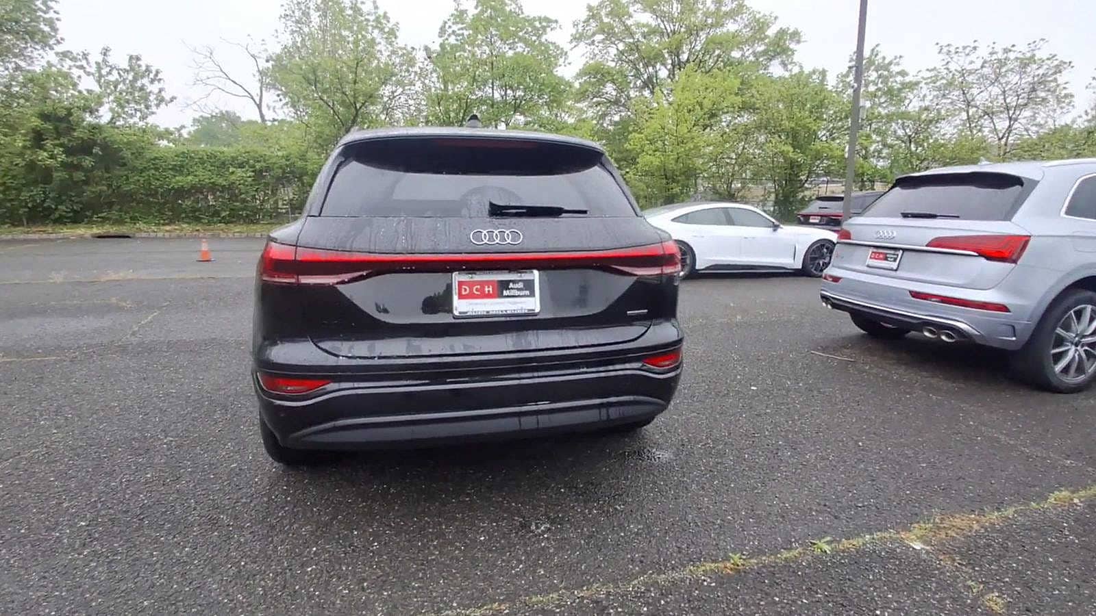 Thumbnail: 2025 Audi Q6 e-tron - 7