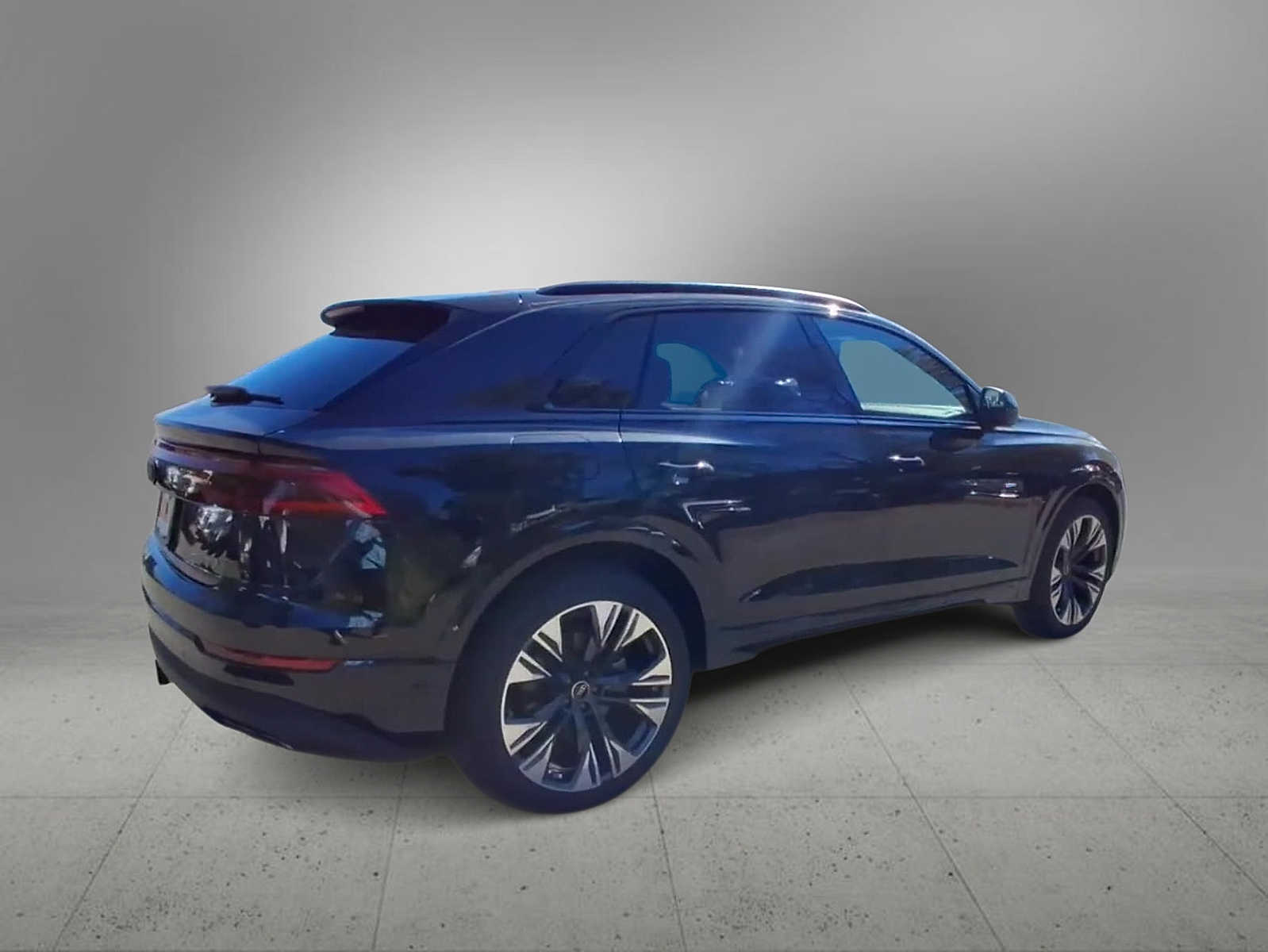 Thumbnail: 2025 Audi Q8 - 8