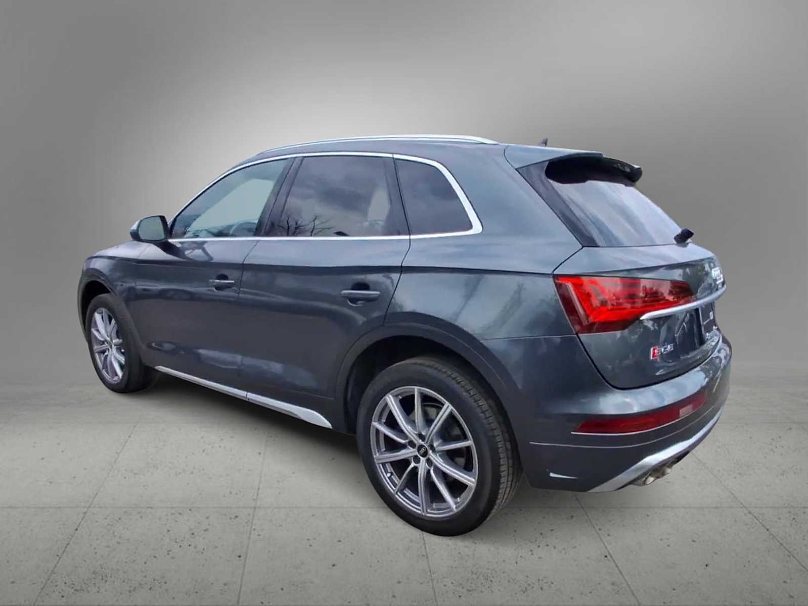 Thumbnail: 2023 Audi SQ5 - 6