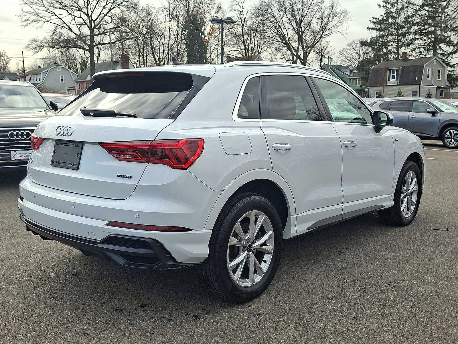 Thumbnail: 2022 Audi Q3 - 25