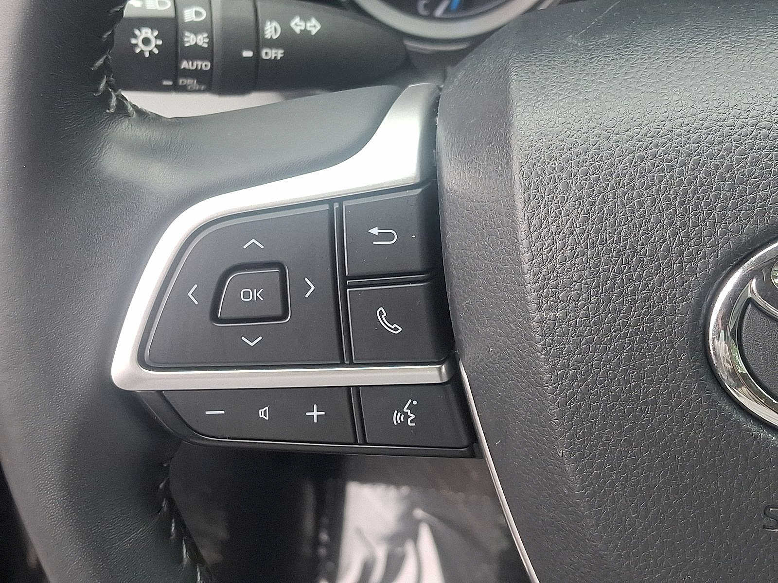 Thumbnail: 2022 Toyota Highlander - 16