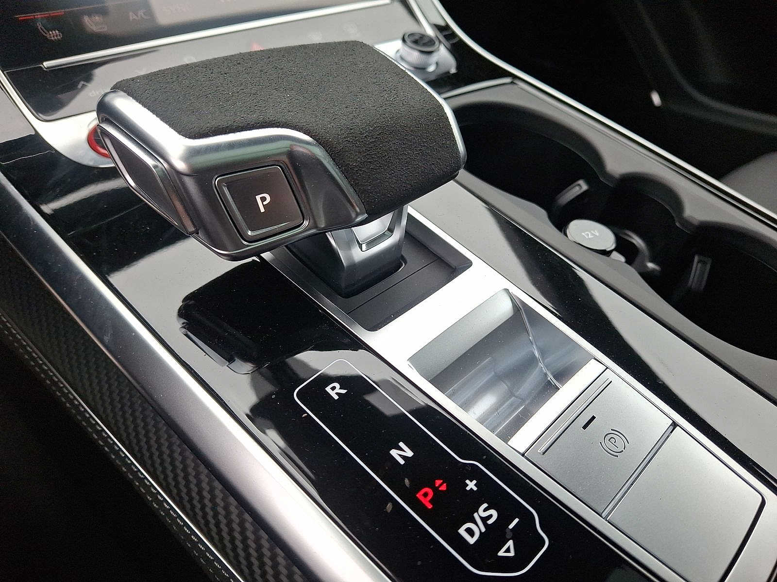 Thumbnail: 2026 Audi RS Q8 - 13