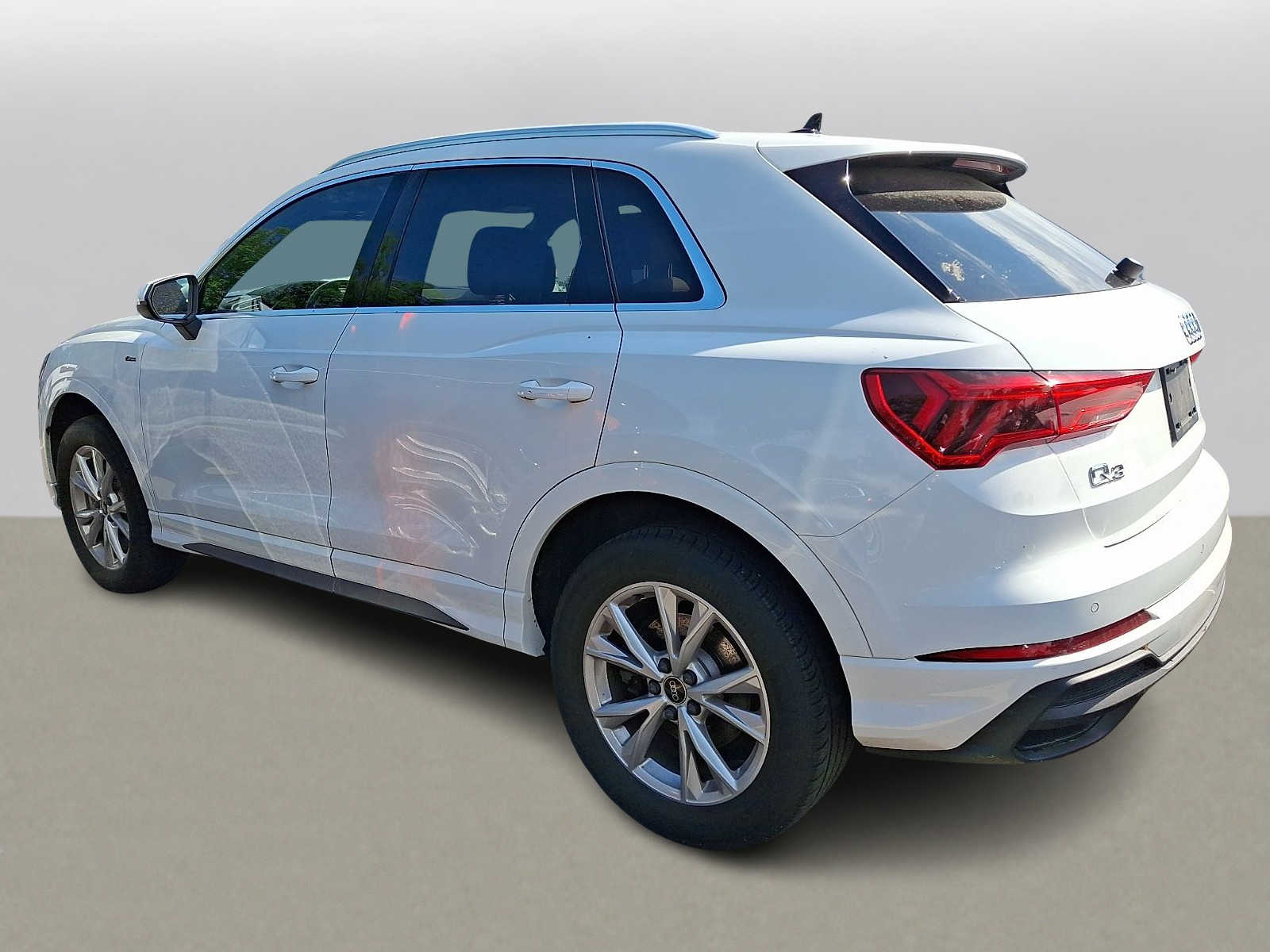 Thumbnail: 2023 Audi Q3 - 4