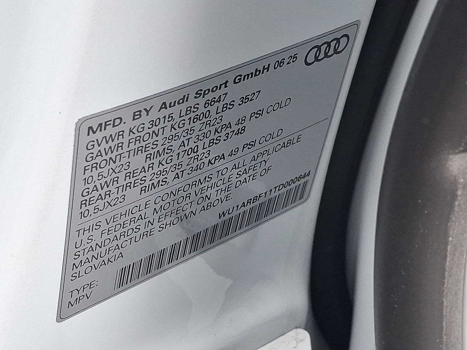 Thumbnail: 2026 Audi RS Q8 - 16