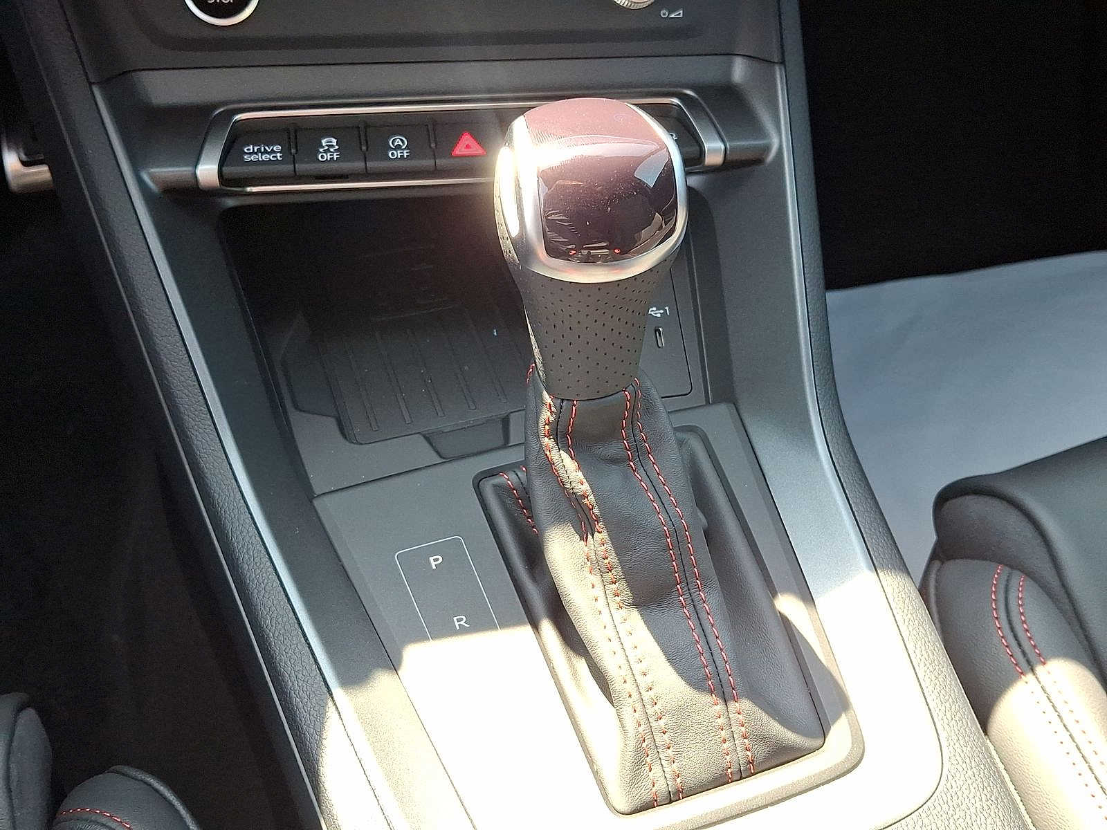 Thumbnail: 2025 Audi Q3 - 13