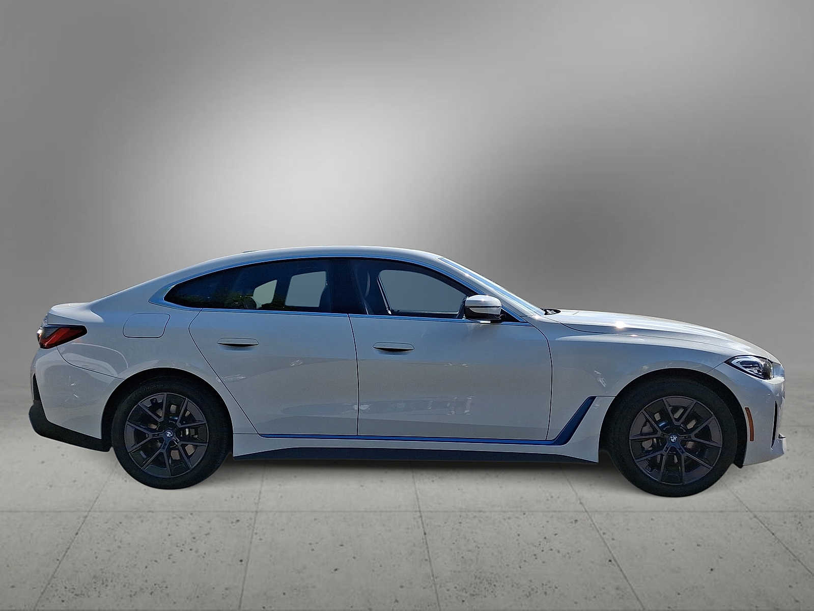 Thumbnail: 2023 BMW i4 - 8