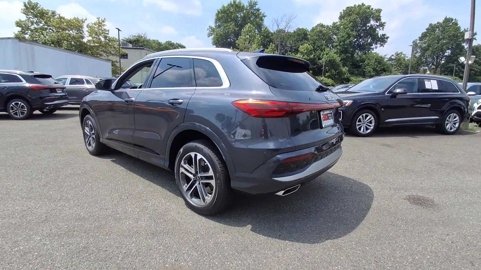 Thumbnail: 2025 Audi Q5 - 6