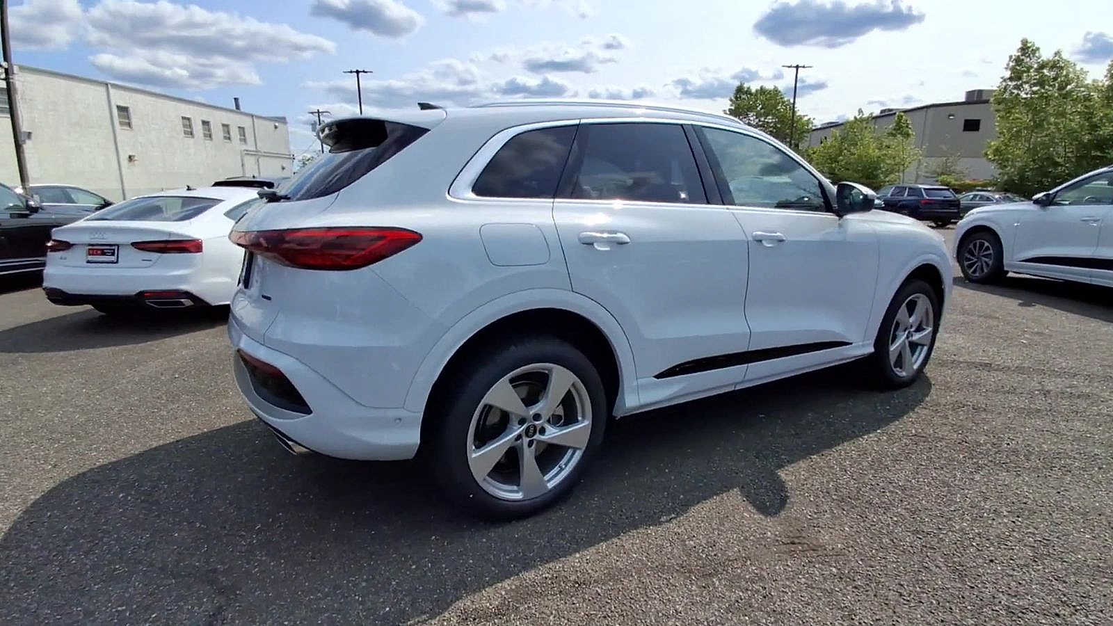 Thumbnail: 2025 Audi Q5 - 8