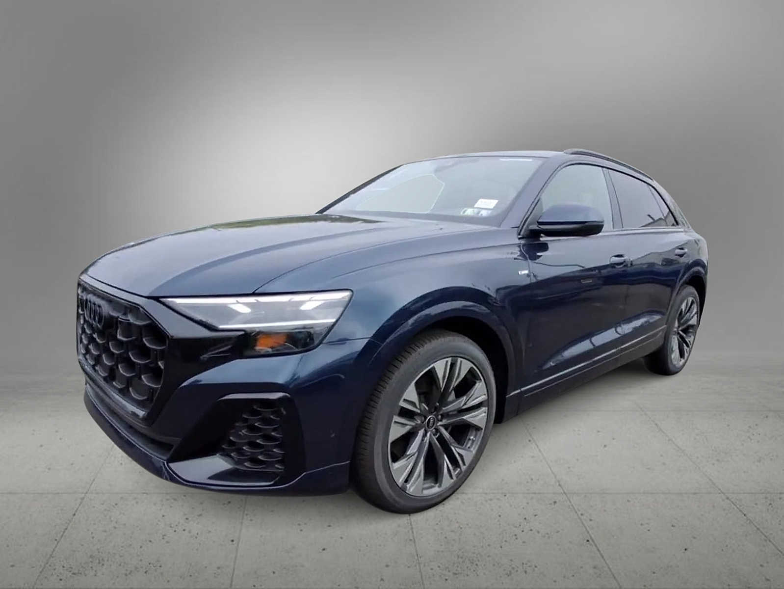 Thumbnail: 2025 Audi Q8 - 4