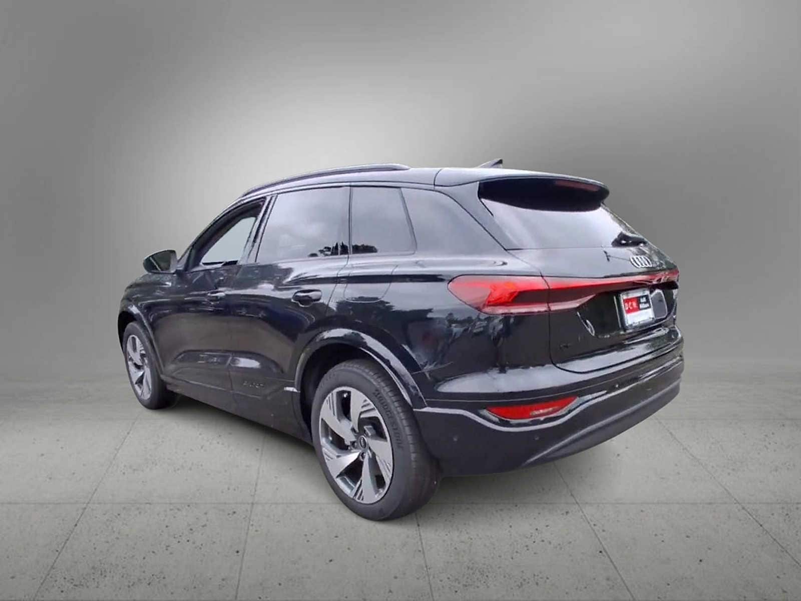 Thumbnail: 2025 Audi Q6 e-tron - 6