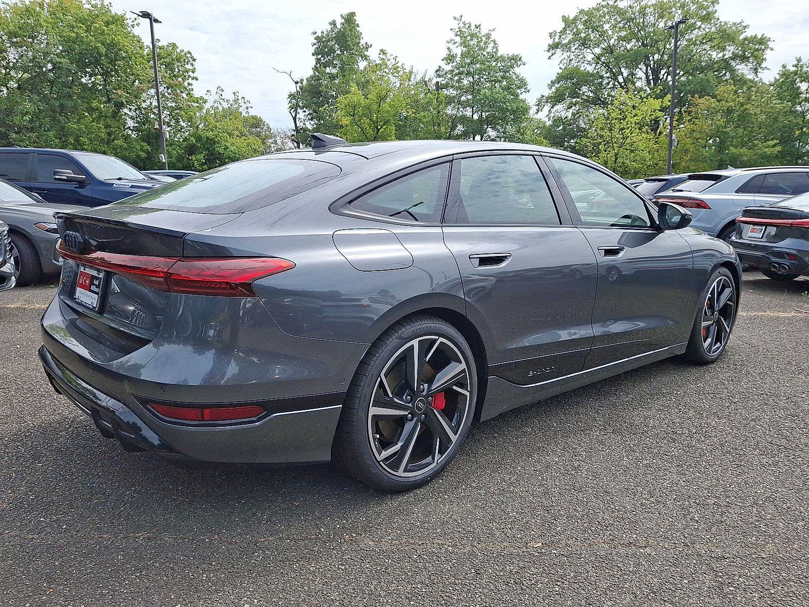Thumbnail: 2025 Audi e-tron S - 12
