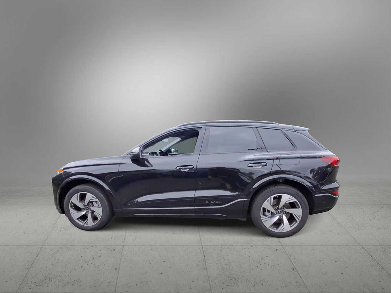 Thumbnail: 2025 Audi Q6 e-tron - 5