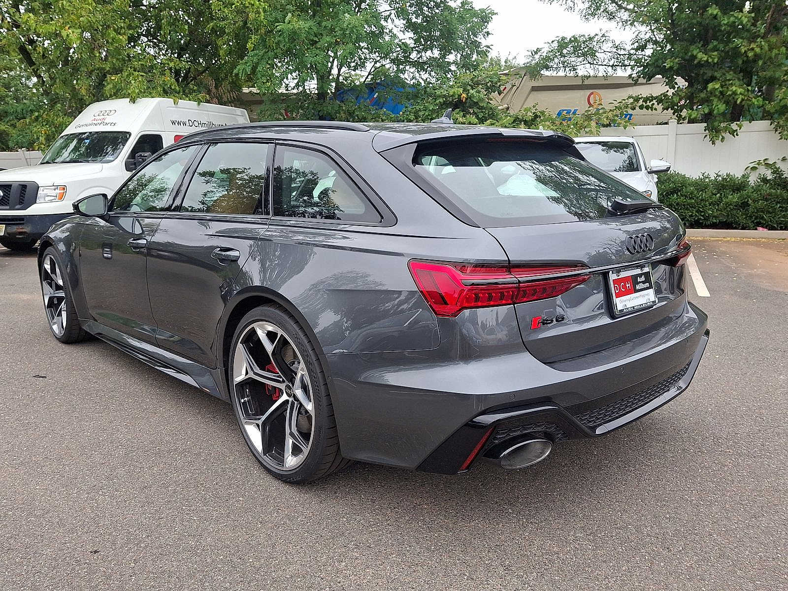 Thumbnail: 2025 Audi RS 6 - 11