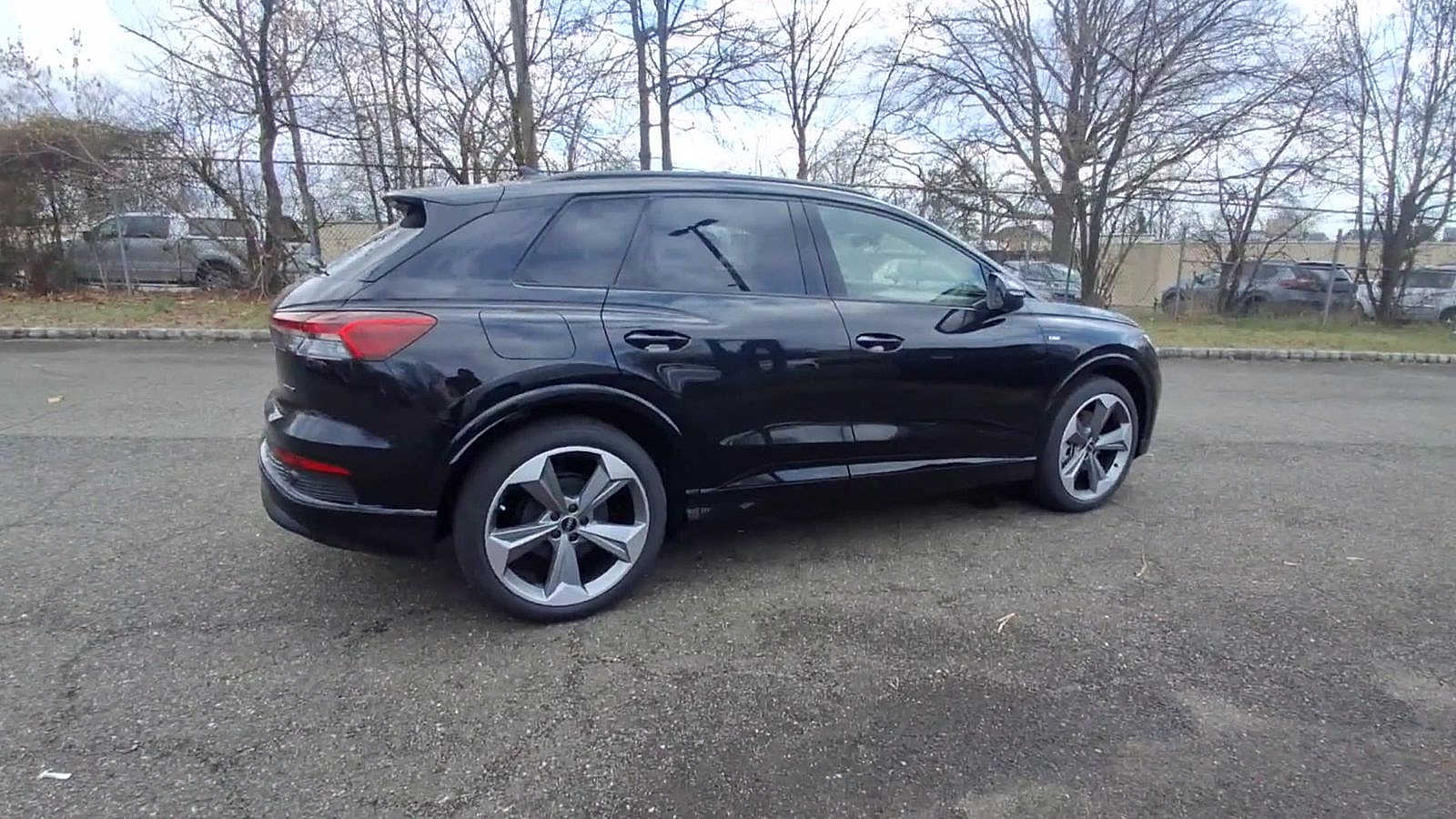 Thumbnail: 2025 Audi Q4 e-tron - 8