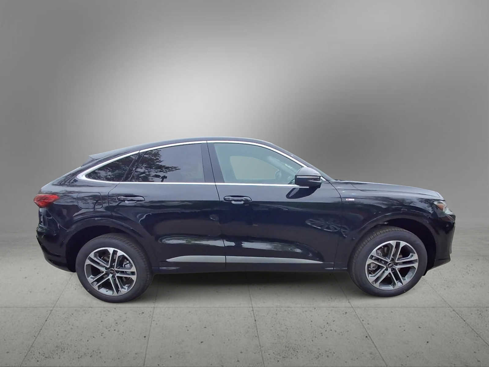 Thumbnail: 2026 Audi Q5 - 9