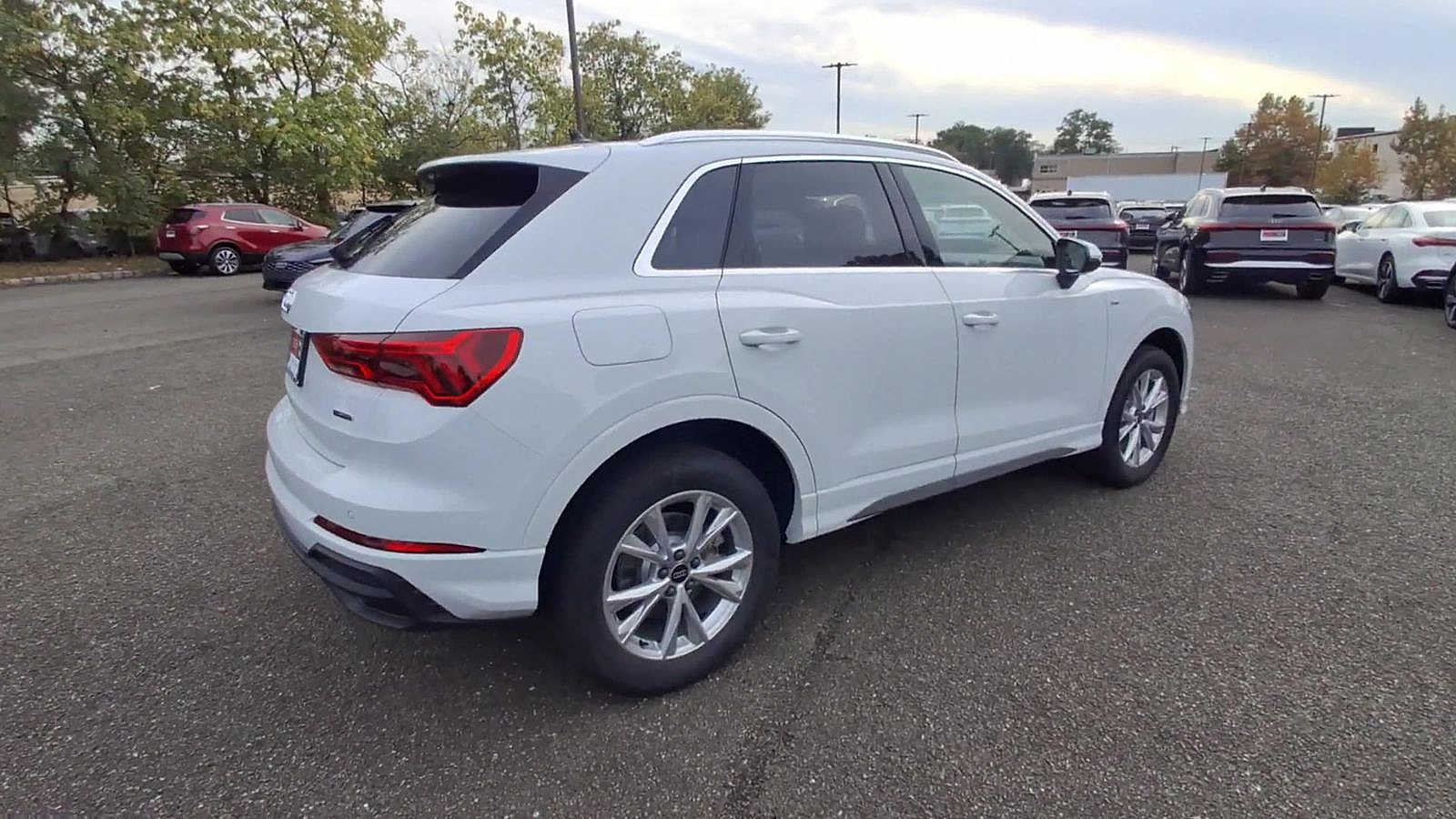 Thumbnail: 2025 Audi Q3 - 8