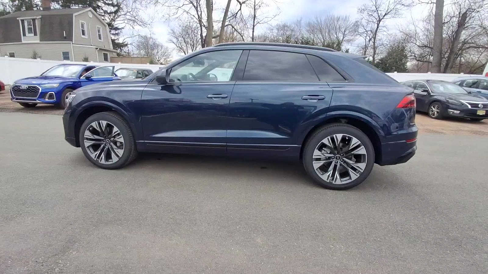 Thumbnail: 2025 Audi Q8 - 5