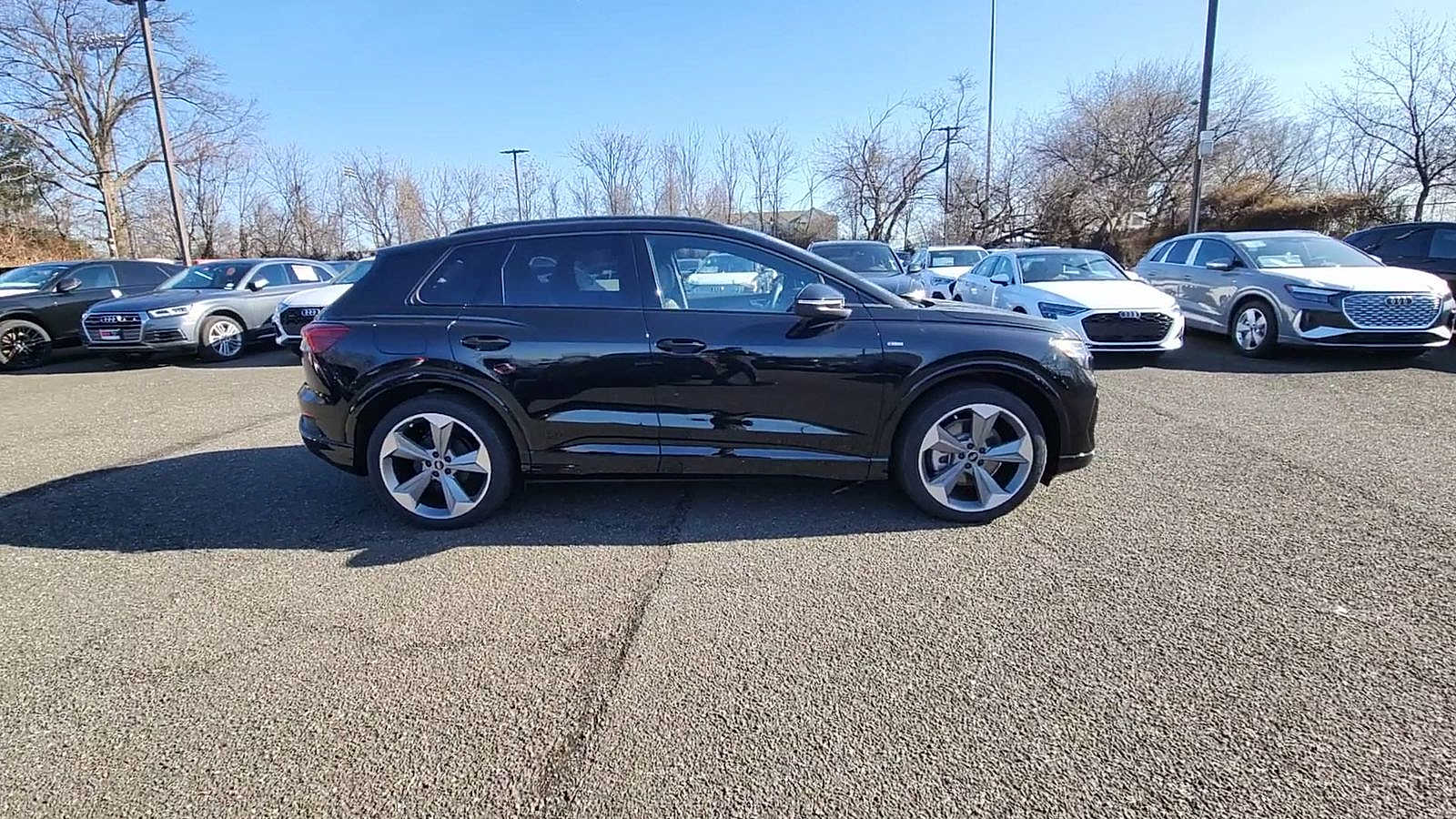 Thumbnail: 2025 Audi Q4 e-tron - 9