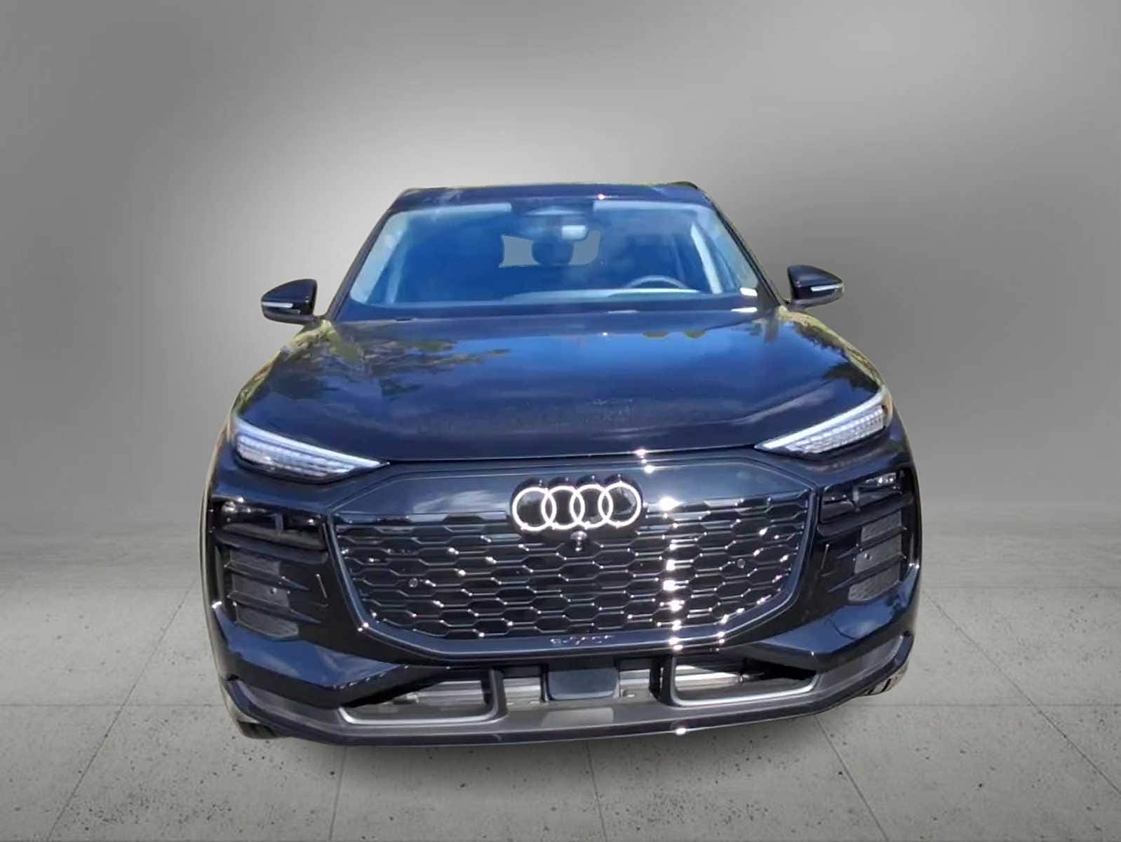 Thumbnail: 2025 Audi Q6 e-tron - 3