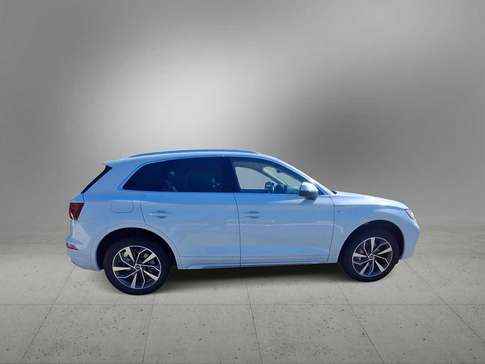 Thumbnail: 2023 Audi Q5 - 9