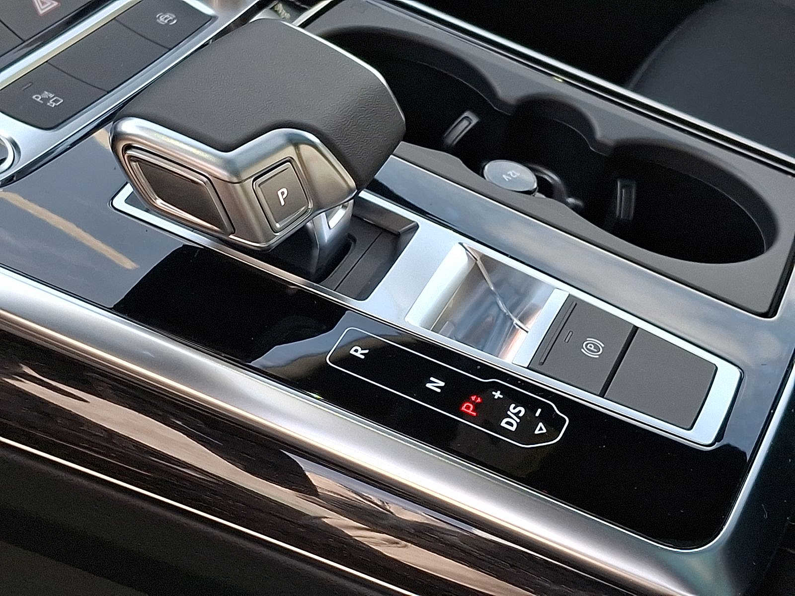 Thumbnail: 2025 Audi Q8 - 13
