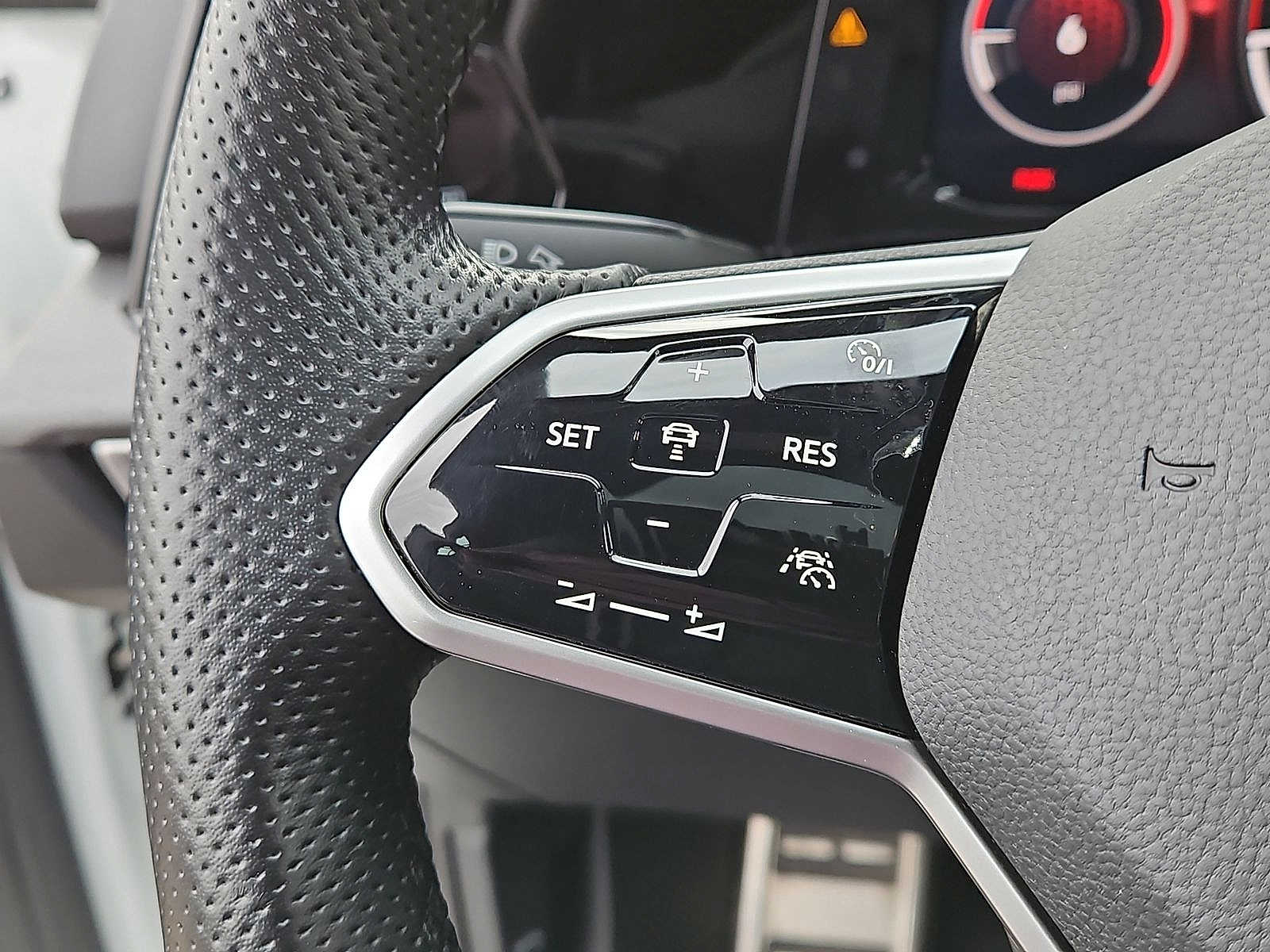 Thumbnail: 2023 Volkswagen Golf - 17