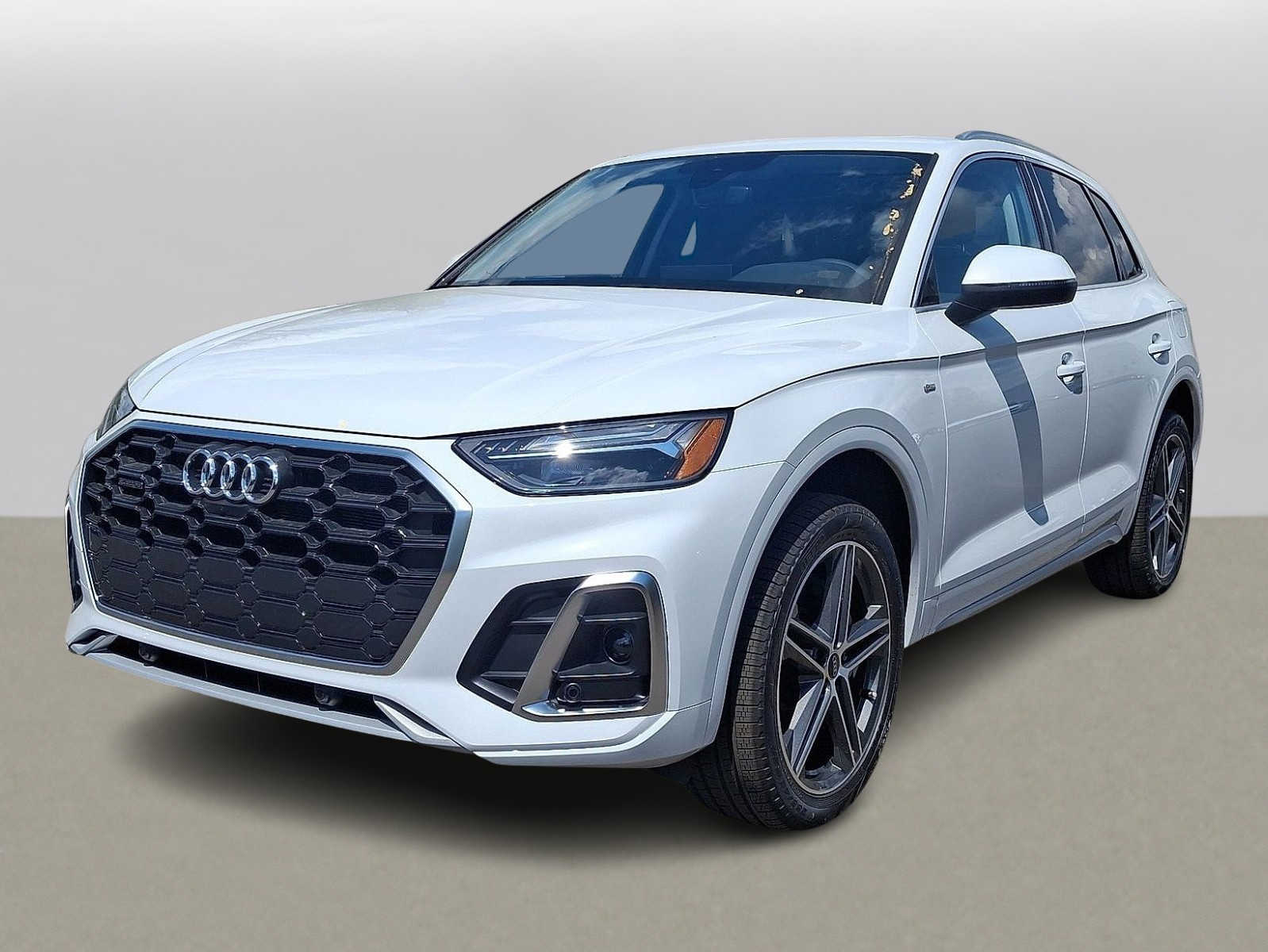 2025 Audi Q5 e Premium Plus -
                  Maplewood, NJ