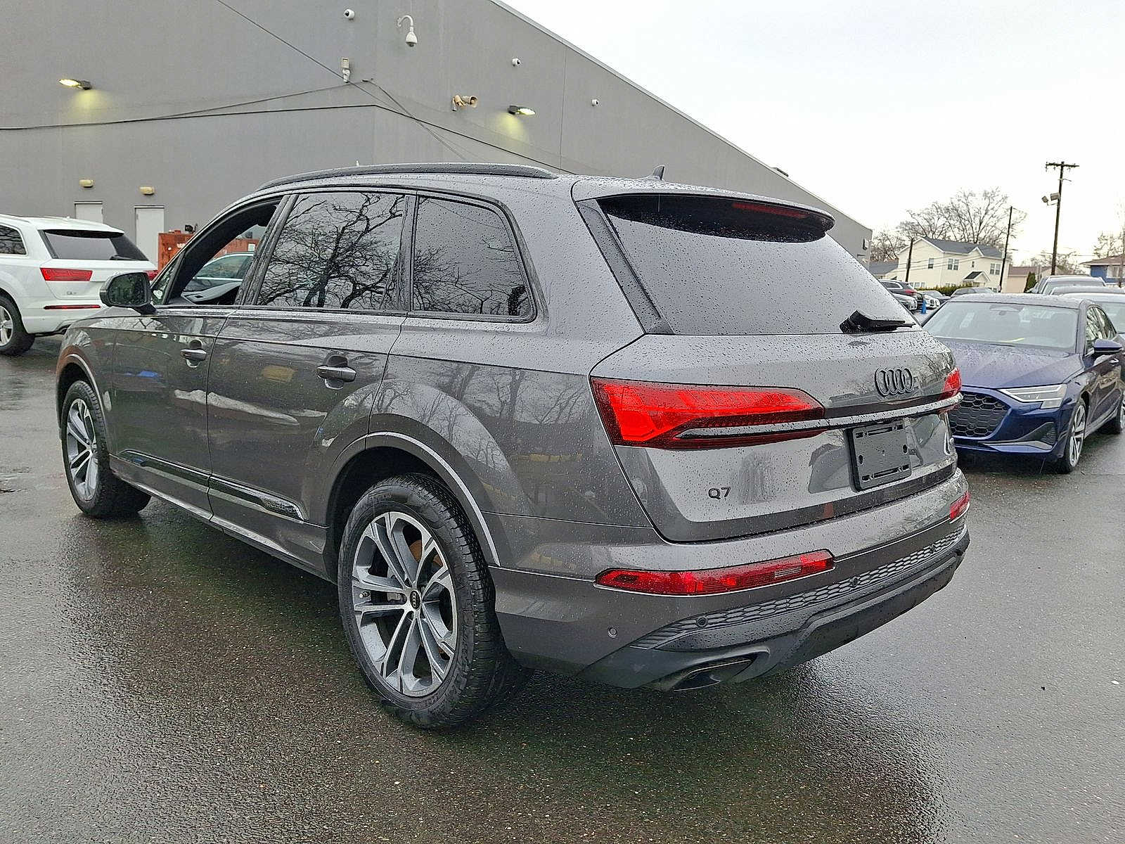 Thumbnail: 2025 Audi Q7 - 22
