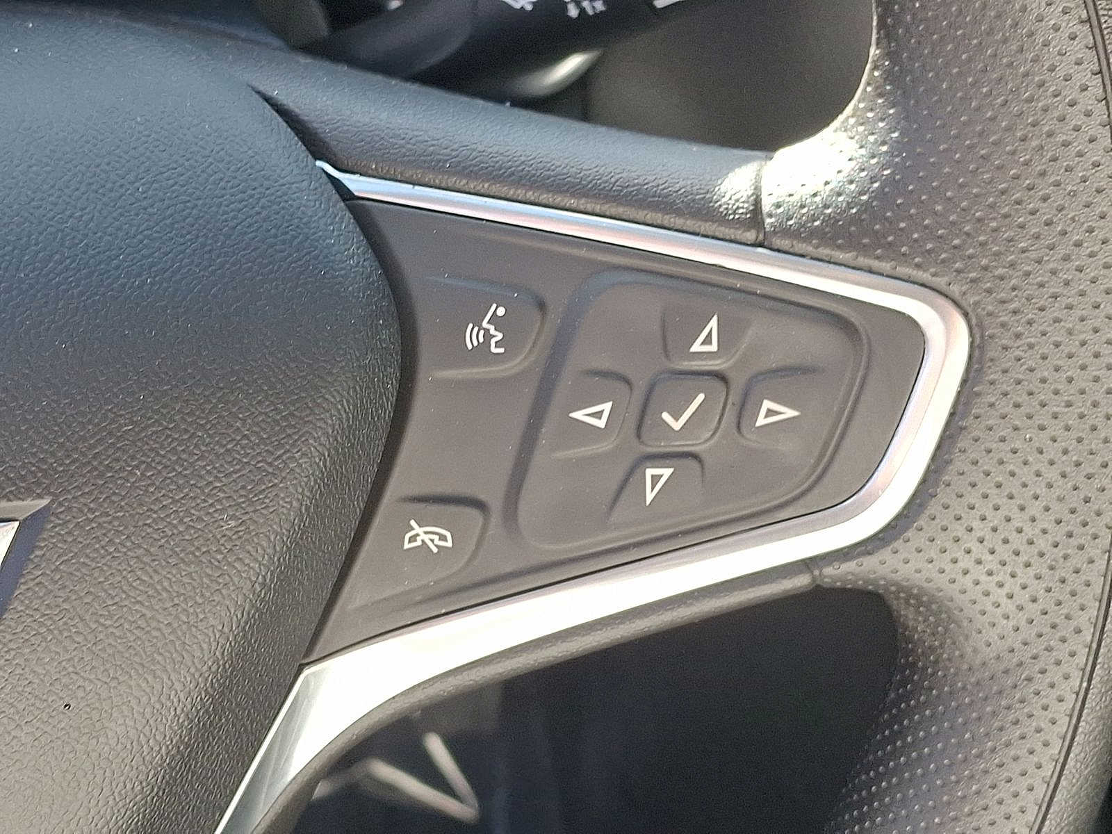 Thumbnail: 2022 Chevrolet Equinox - 17