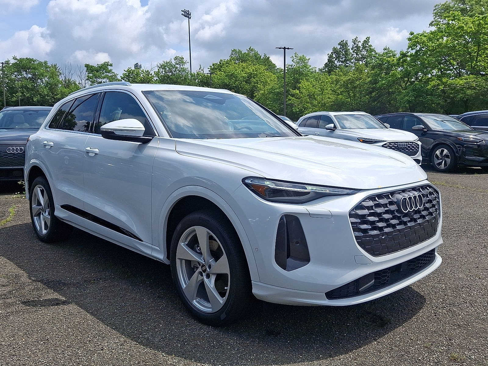 Thumbnail: 2025 Audi Q5 - 10