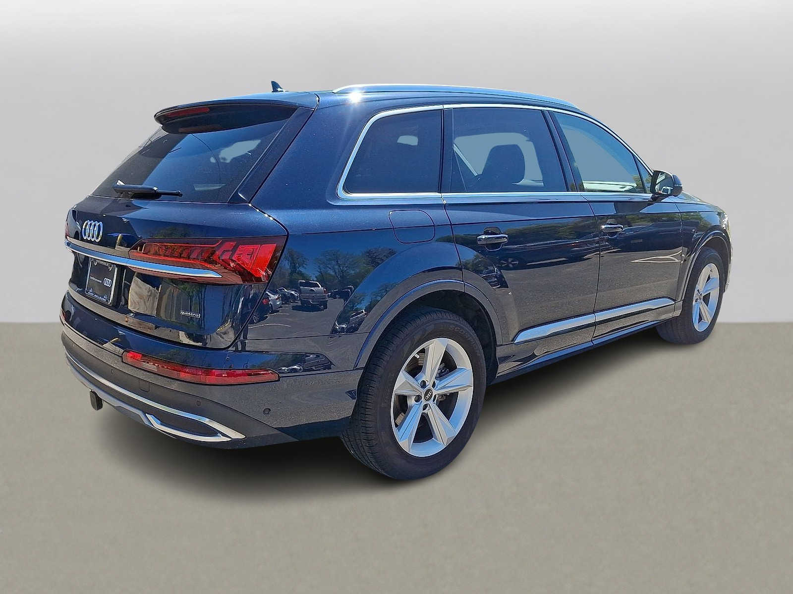 Thumbnail: 2023 Audi Q7 - 23