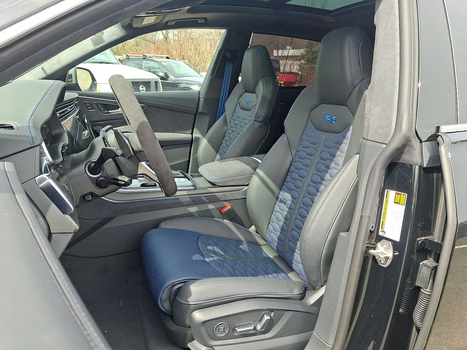 Thumbnail: 2026 Audi RS Q8 - 14