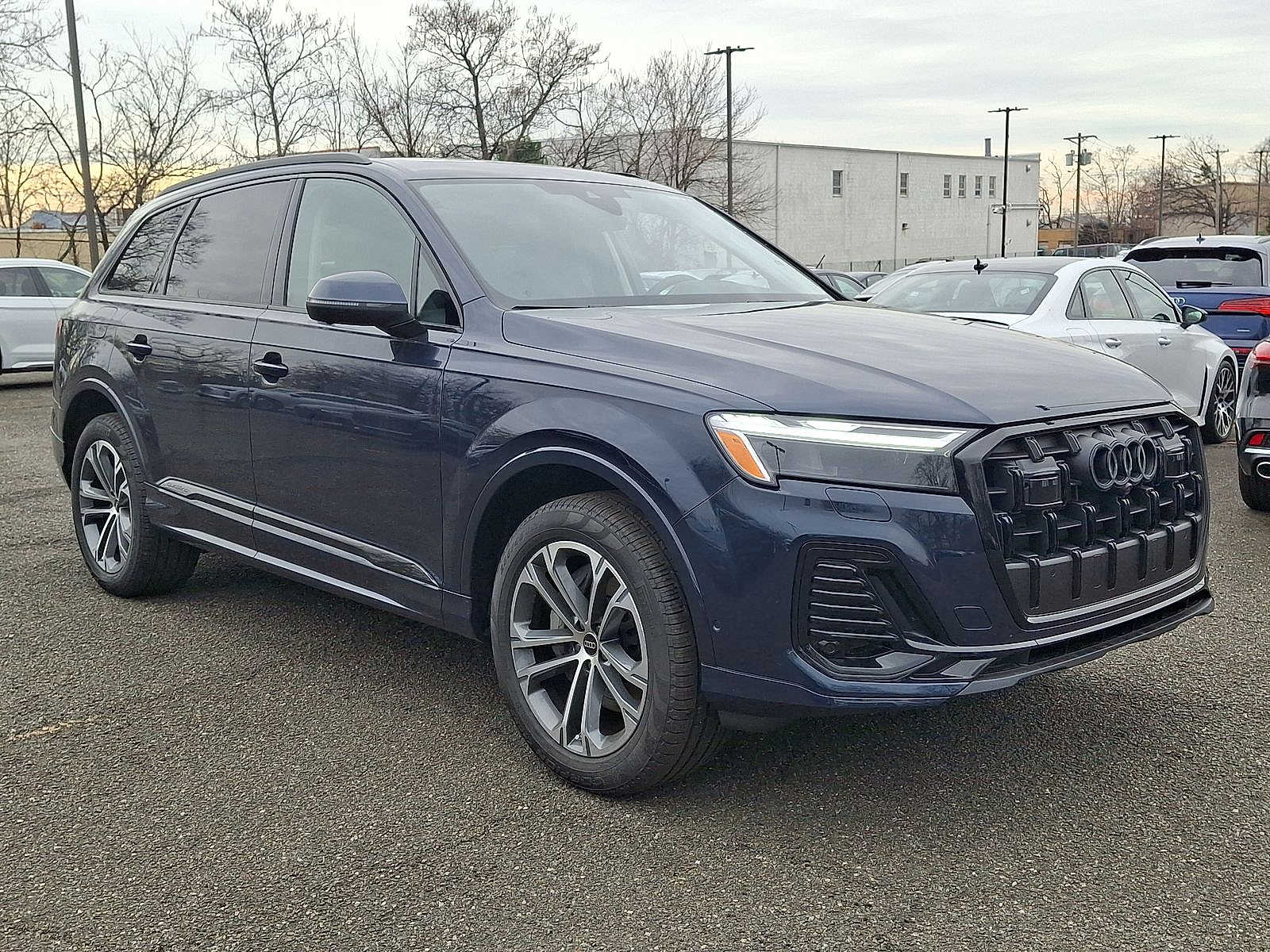 Thumbnail: 2026 Audi Q7 - 10