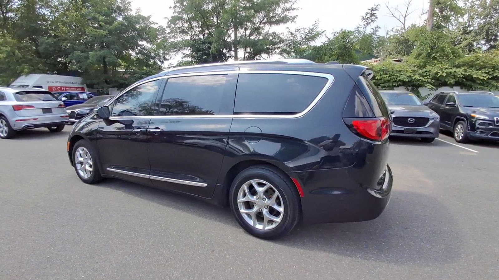 Thumbnail: 2017 Chrysler Pacifica - 6