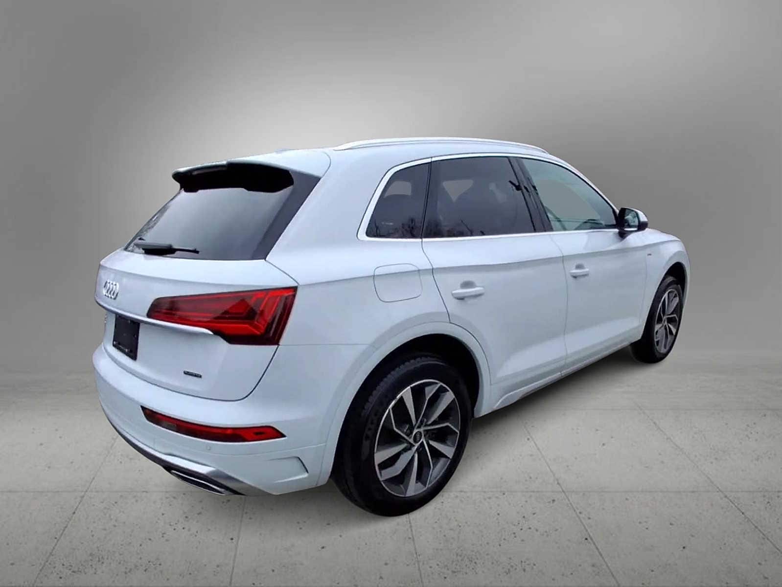 Thumbnail: 2023 Audi Q5 - 7