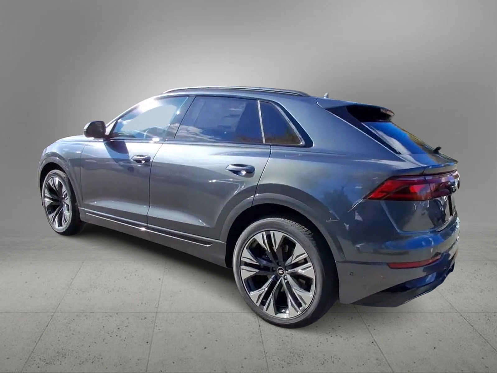 Thumbnail: 2026 Audi Q8 - 6